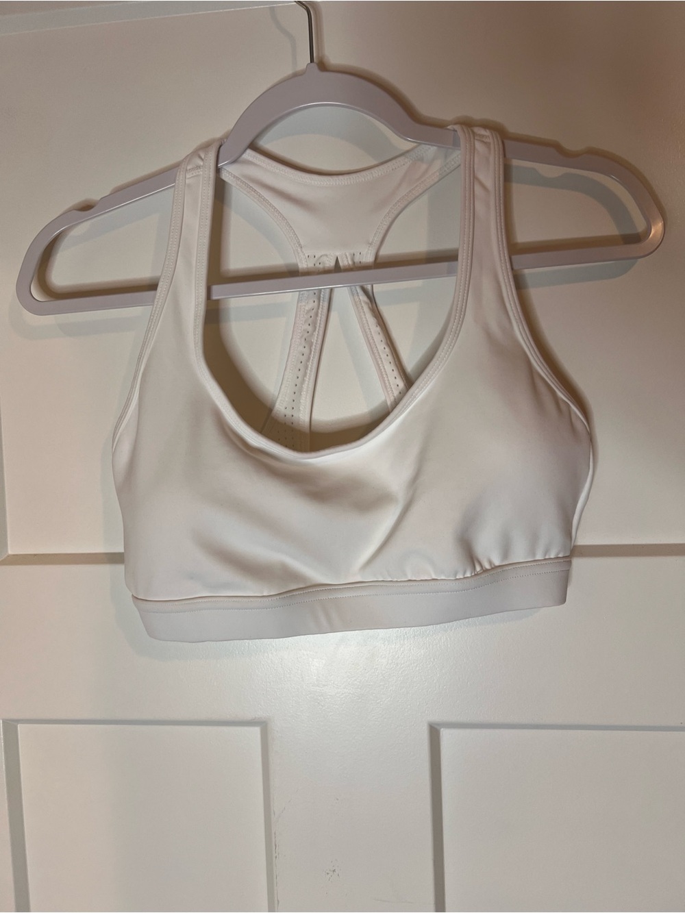HALARA White Racerback Sports Bra with Hook-Back Detail